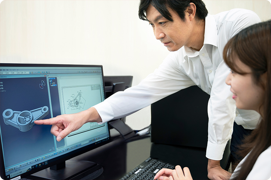 CADで設計を学ぶ様子